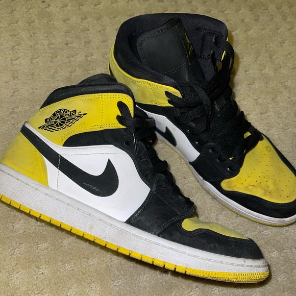 Air Jordon 1 Mid Se Yellow toe - Picture 3 of 7